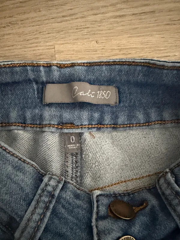 Cali 1850 High-Rise Button-Fly Women's Jeans in Medium Blue Size 0 - Image 2