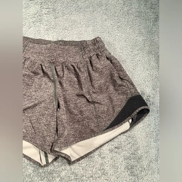 Lululemon athletica Hotty hot short long Heather Gray Athletic Shorts 4” size 6 - Image 3