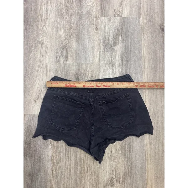 Good American Black High Rise Frayed Raw Hem Denim Shorts Size 12/31 GCS032C - Image 5