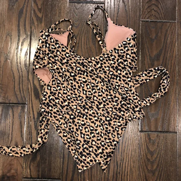 Aerie leopard print one piece swimsuit size medium - Image 7