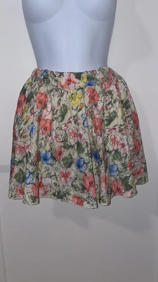 Hardly Worn Floral Mini Skirt with under pants - Image 5