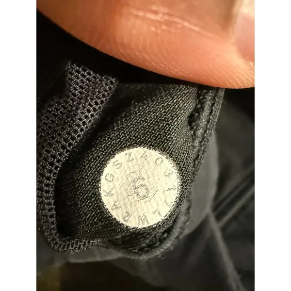 Lululemon Energy Bra Black Women Size 6 Cross Back Medium Support Sports‎ Bra - Image 5