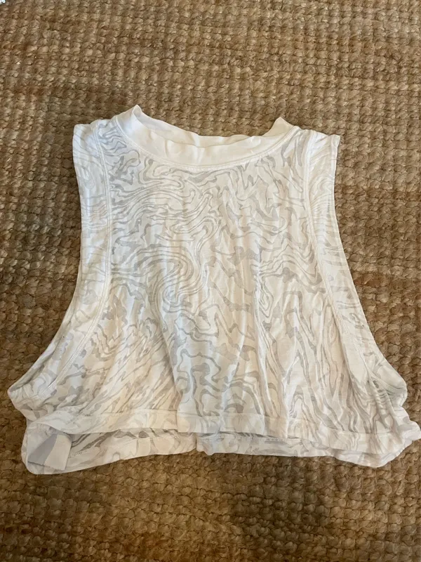 Lululemon All Yours White Swirl Sheer Muscle Tee Active Size 4 - Image 2