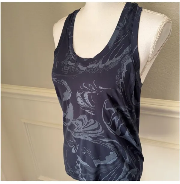 Athleta Medium Momentum Tank Seamless - Image 4