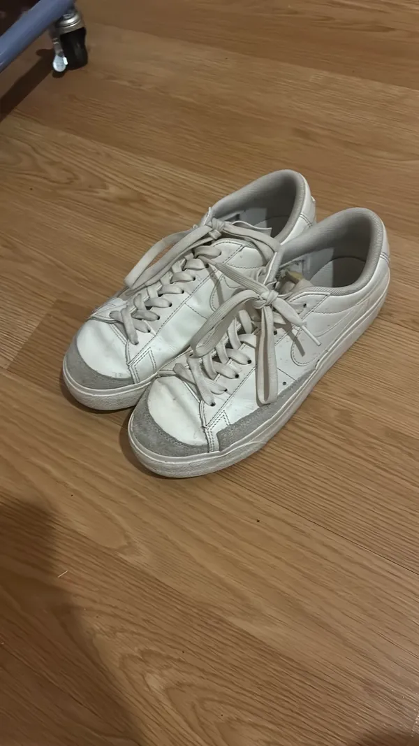 Women’s Nike shoes - Image 4