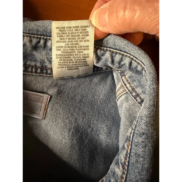 Levi Strauss Signature Button Up Shirt Women's Size XL Blue Denim Long Sleeves - Image 9