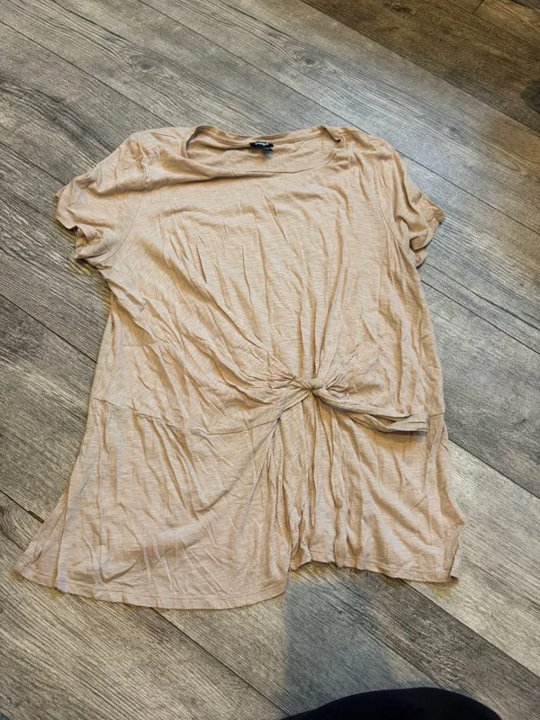 Express Women's XL Tan T Shirt Blouse Knot in Front - Image 2