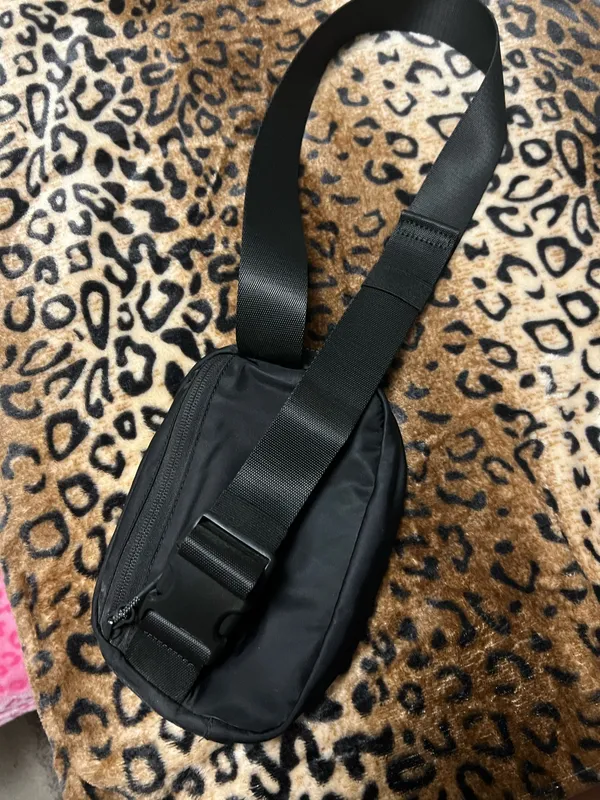 Lululemon Belt Everywhere Bag Black - Image 6