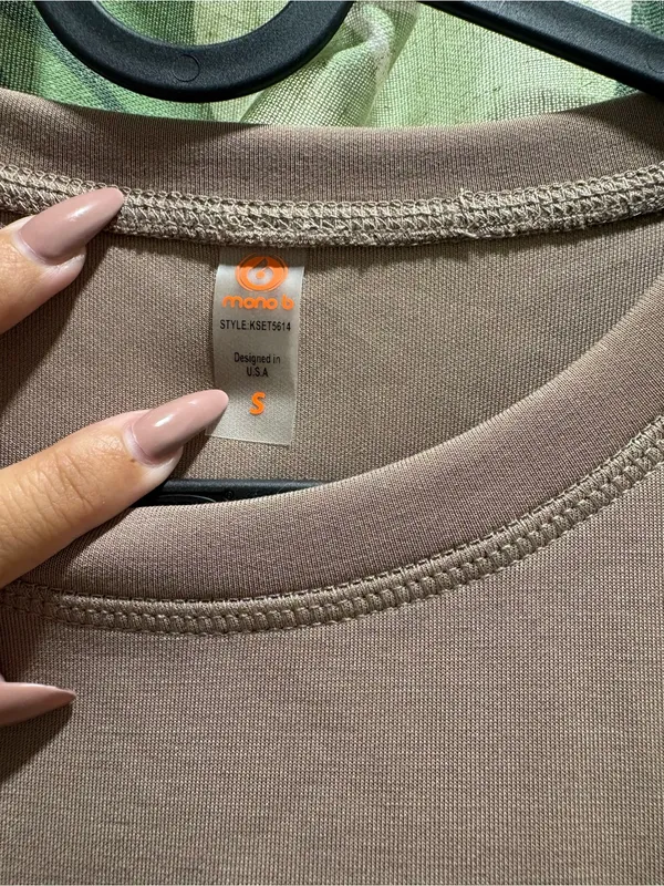 Mono B Sleeveless Crewneck Tank Top - Image 3