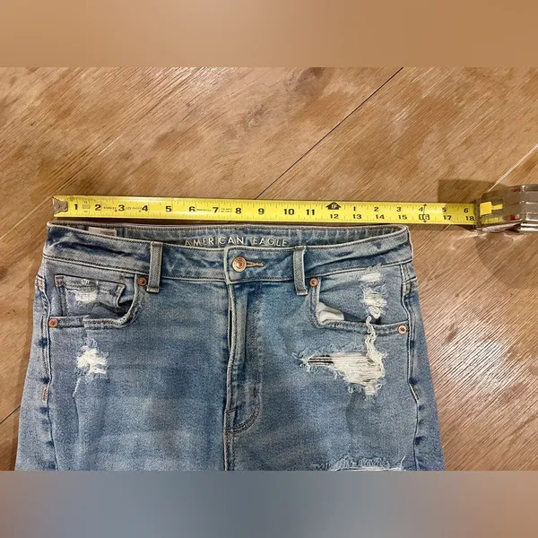 American Eagle Distressed Blue Jeans, size 8 - Image 3