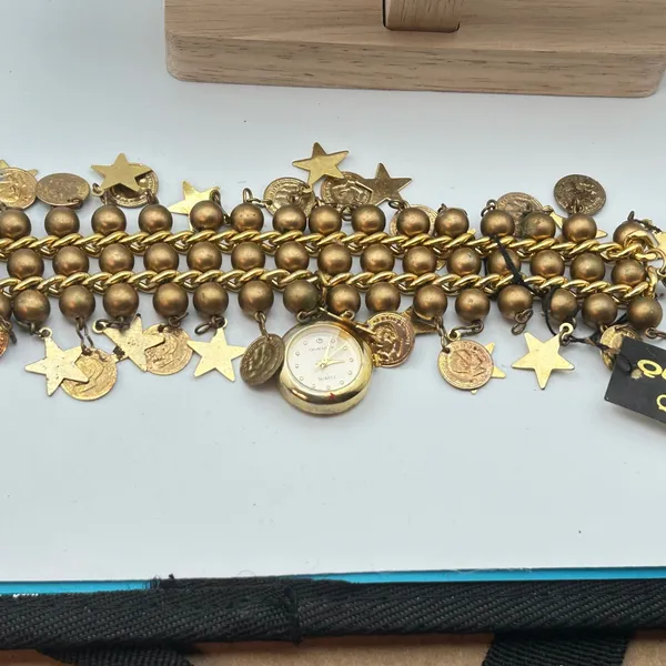 Vintage Enmex‎ Quartz Charm Bracelet Watch – Gold Tone Stars & Coins Boho - Image 8