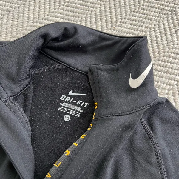 Nike sweatshirt - Image 5
