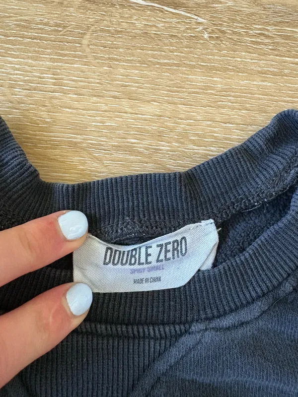Double Zero Black Cropped Crewneck Sweatshirt - Image 5