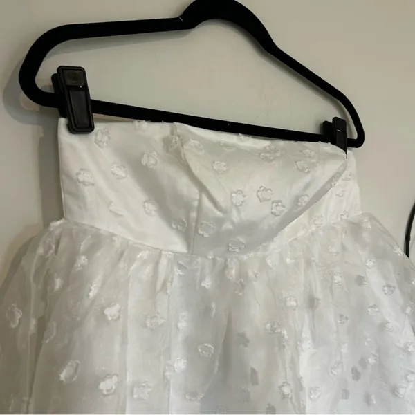 Lulus White‎ Flower Dot Strapless Super Mini Dress Size Small - Image 4