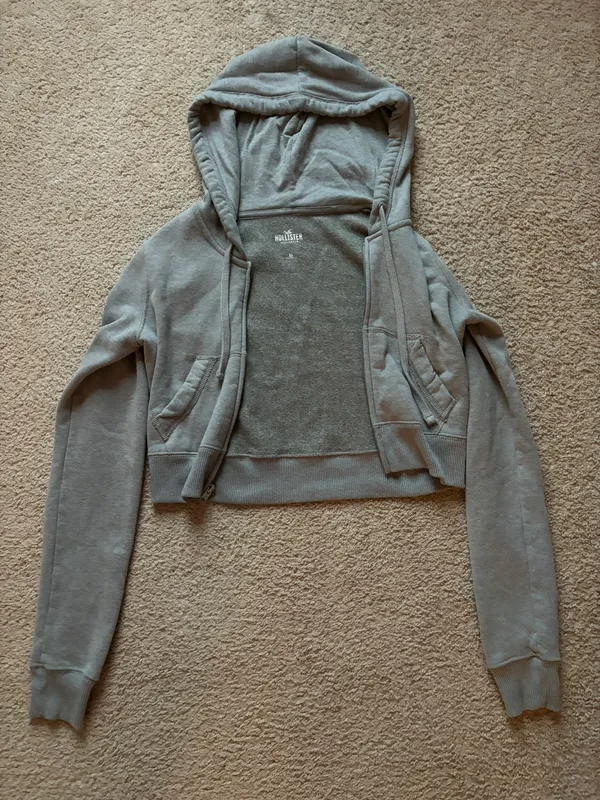 Gray Cropped Hoodie - Image 2