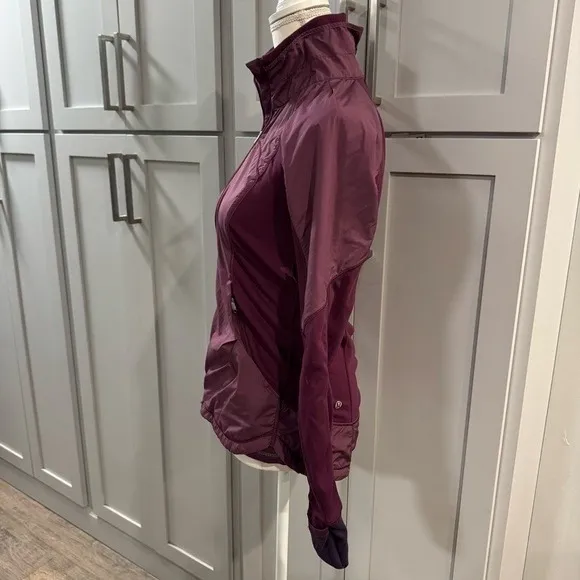 Lululemon Women's Can't Stop Jacket Hyper Stripe‎ Plum size 6 Small athleisure - Image 4