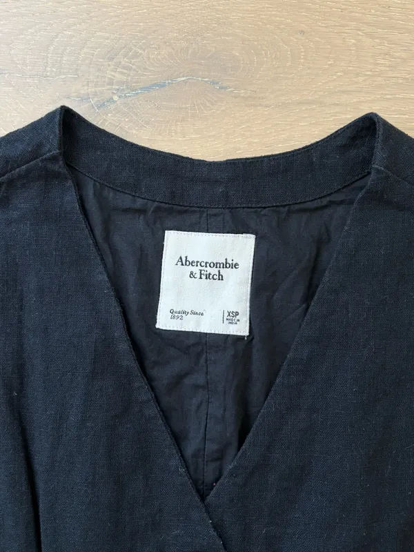 Abercrombie Black Linen Dress - Image 3