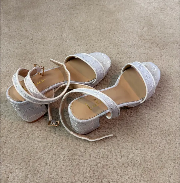 Windsor NWT white platform block heels - Image 5