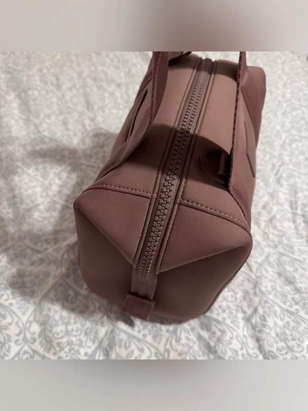 Dagne Dover Landon Neoprene Carryall Bag Dune Mauve - Image 6
