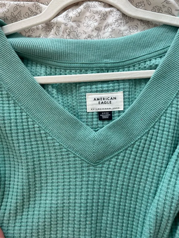 American eagle sweater - Image 4