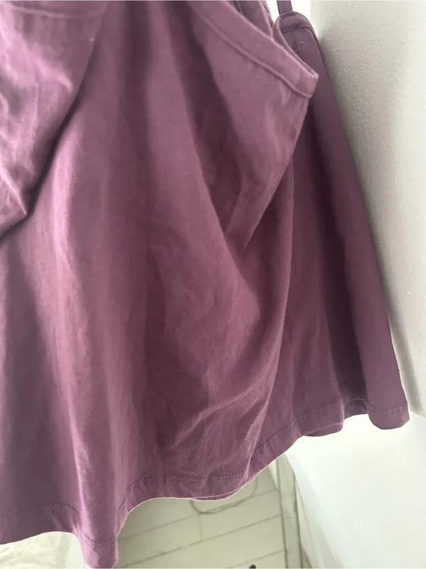 ☀️3/$25 Richer poorer purple Vneck tank top large cotton USA - Image 3