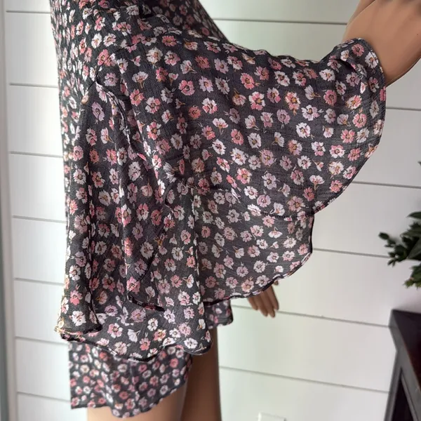 LC Lauren Conrad Ruffle Sleeve Split-Back Top Sz M - Image 7