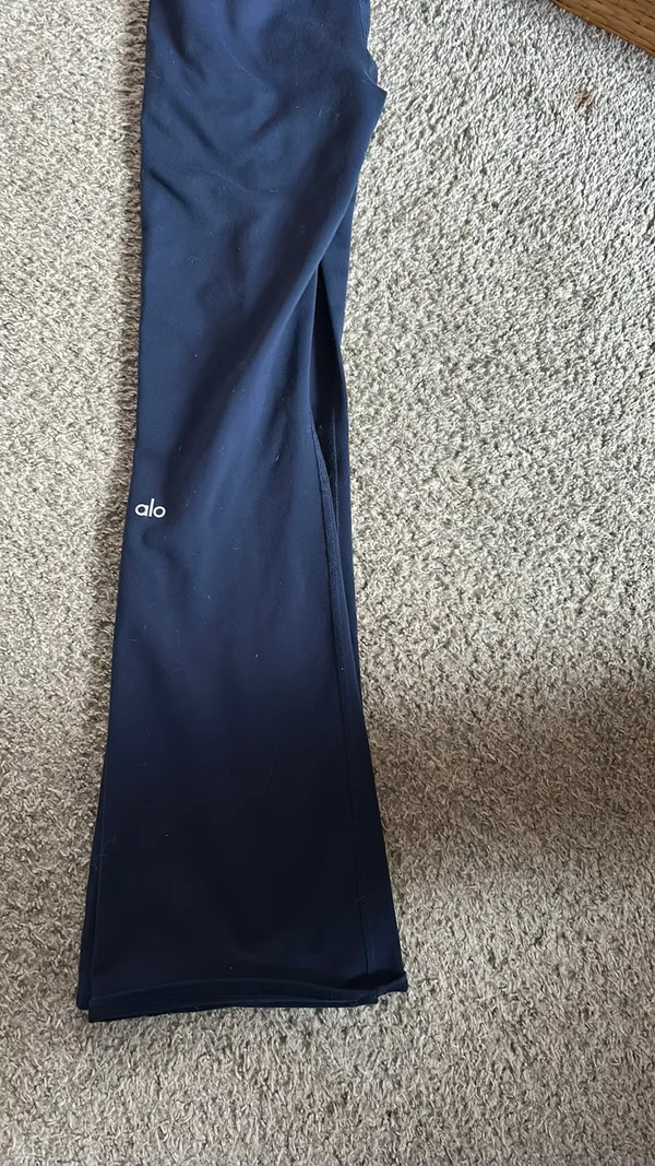 Alo flair yoga pants - Image 4