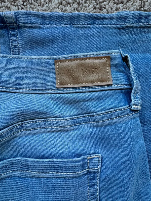Hollister Low-Rise Bootcut Jeans - Image 4