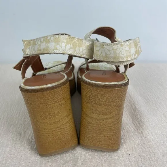 Lucky Brand‎ Buttered Yellow Floral Canvas Demmia Platform Wedge Sandal - Image 4