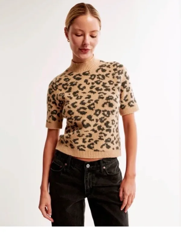 Abercrombie mock neck short sleeved sweater - Image 2