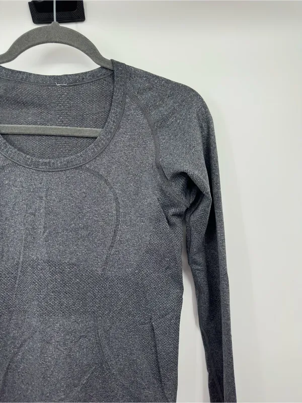 Lululemon‎ Swiftly Tech Long Sleeve Crew Heathered Black Size 6 Seamless - Image 5