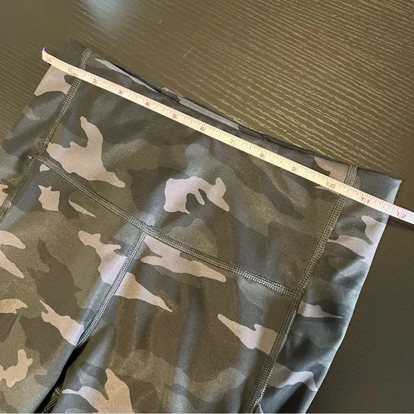 Athleta Ultimate Stash Pocket‎ Camo 7” Shorts Biker XS - Image 10