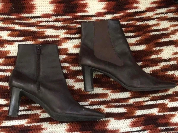90s Predictions Chocolate Brown genuine leather ankle pointed square toe boots 3" heels Size 10 - Image 5