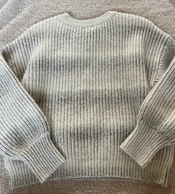 Universal Thread Sweater Size M - Image 2