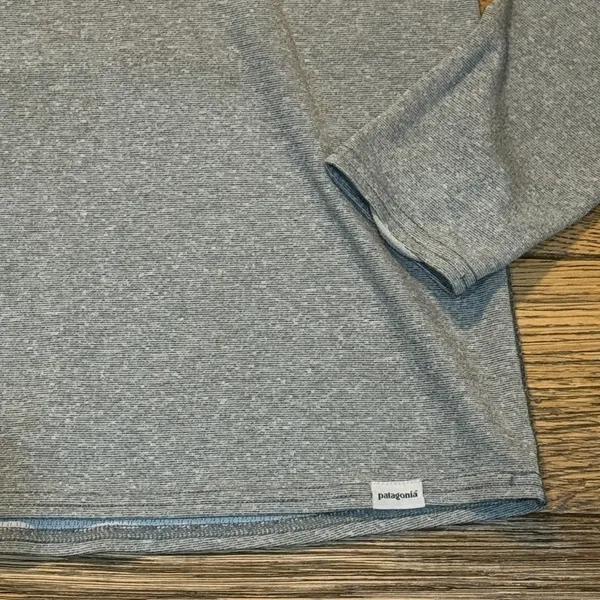 Womens‎ Patagonia Capilene 3 Midweight 1/4 Zip Pullover size Large grey stripe - Image 3