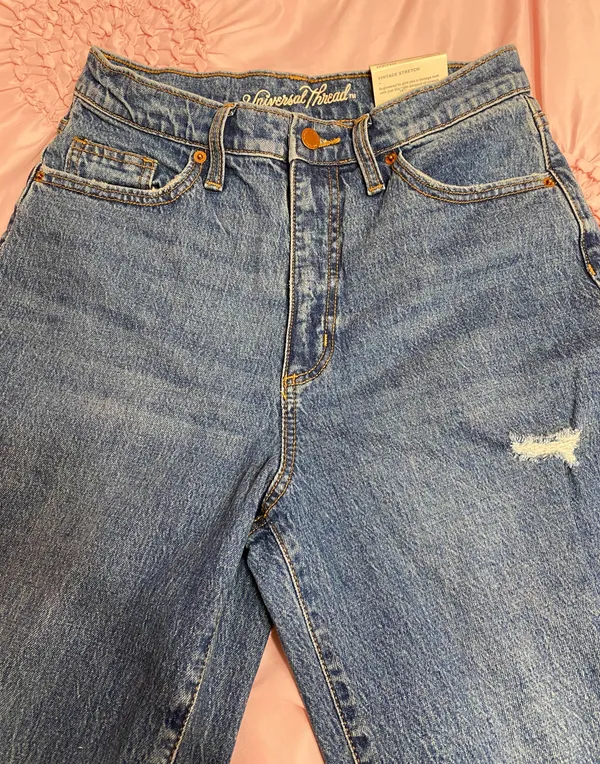 Universal Threads Distressed Jeans - Image 3