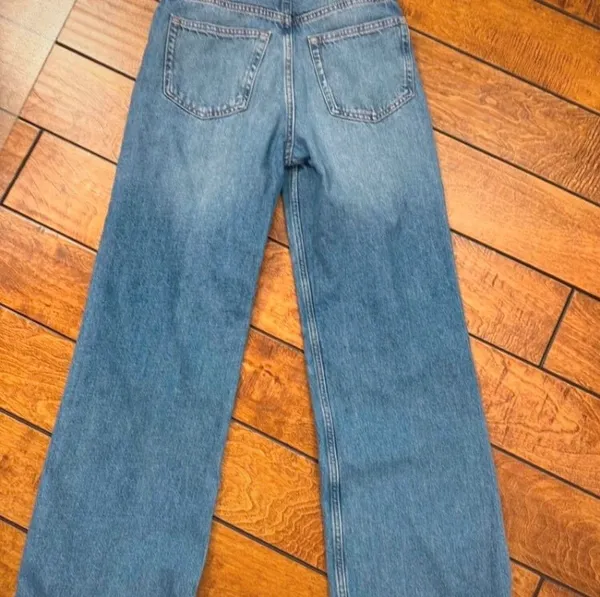 H&M Mid-Rise Wide Leg Jeans - Image 2
