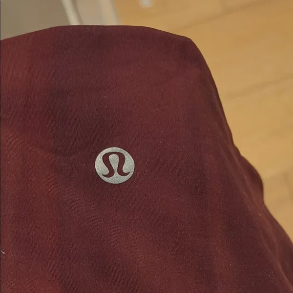 Lululemon In Movement HR Tight 28” Spray‎ Dye White Garnet Sz 8 - Image 4