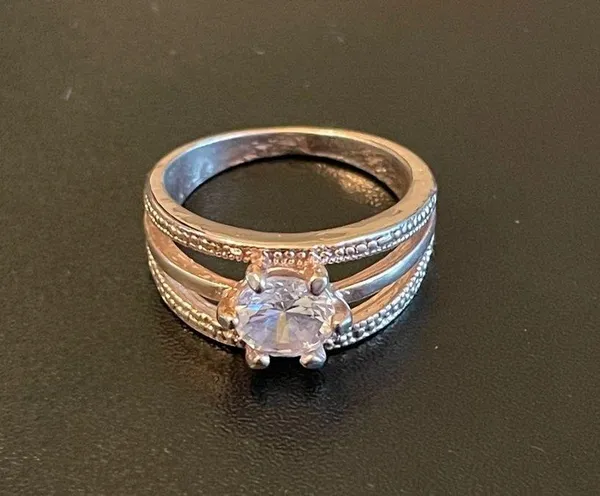 Woman Austrian crystal rose gold ring size 7-9 - Image 3
