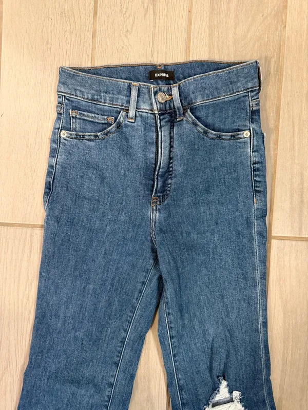 Express Blue High-Rise Flare Jeans with Distressed Knee - Image 4
