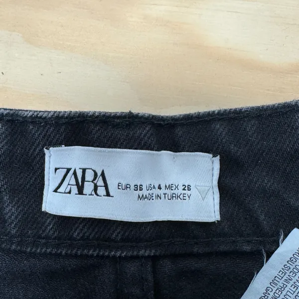 Zara Women's High Rise Straight Leg Distressed Jeans‎ Raw Hem Sz 4 6688/027/800 - Image 9