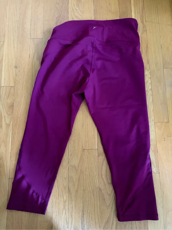 Old Navy Active Go-Dry Fitted Burgundy Capri Leggings Size XL - Image 2