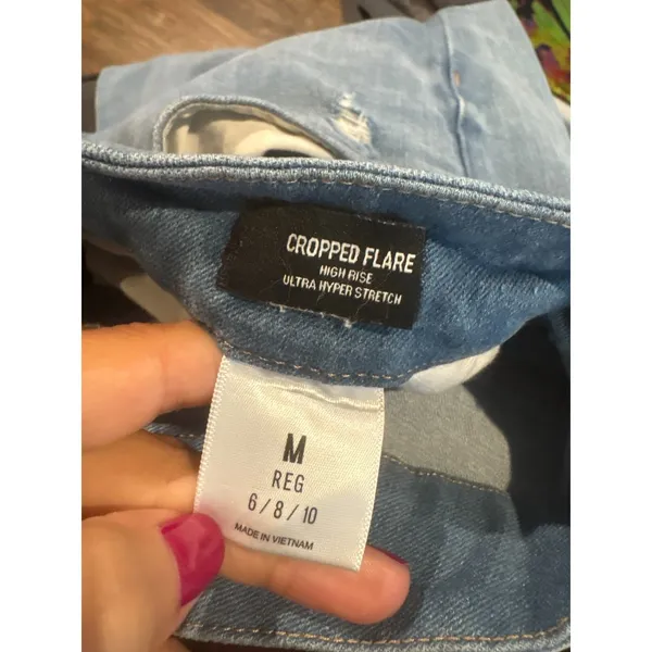 Express High Rise Cropped Flare Ultra Hyper Stretch jeans - Image 5