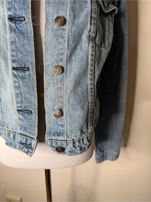 Cremieux Cropped Medium Wash Denim Jacket - Image 8
