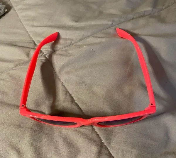 Neon pink sunglasses - Image 2