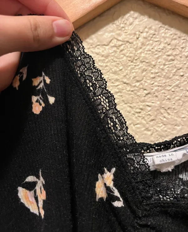 Floral Print Top With Lace - Image 3