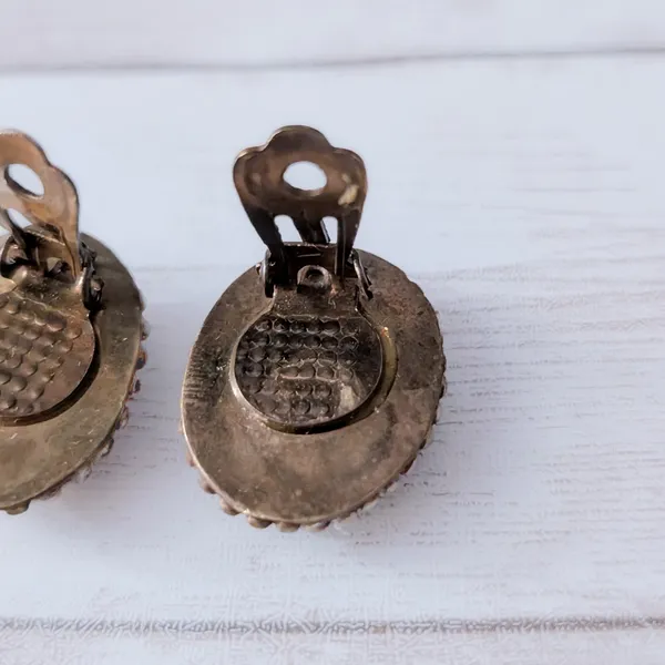 Vintage Clip On Earrings Patterned Oval - Image 7