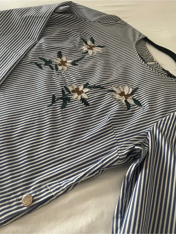 Como Black Striped Embroidered Floral Blouse - Size M - Image 5