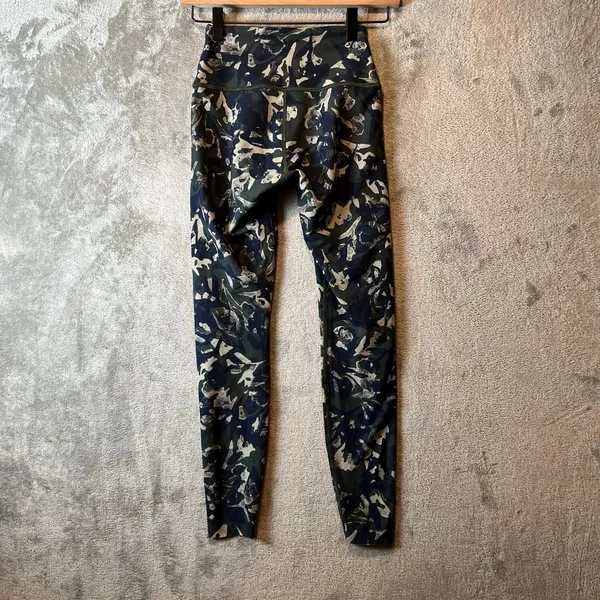 Peloton‎ Women’s Size Small Tie Dye Reversible Leggings Black Green - Image 7