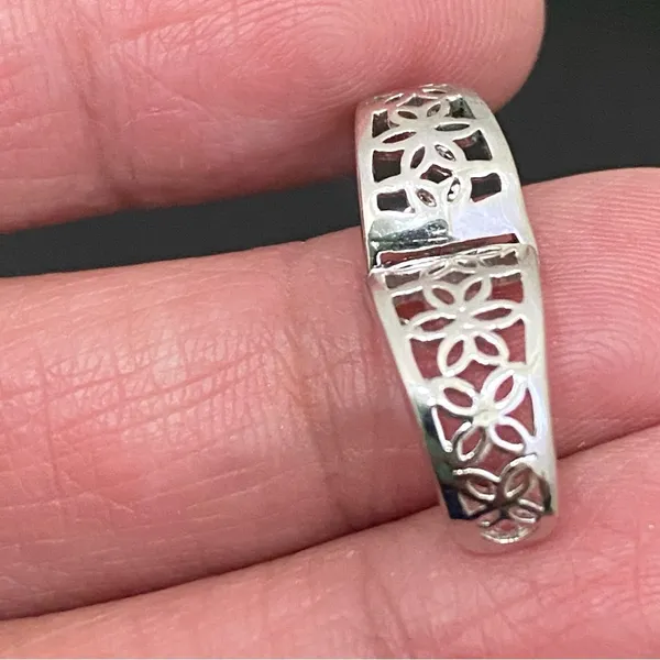 925 Signed Sterling Silver Flower Filigree Huggie Mini Hoop Earrings 3g. - Image 11